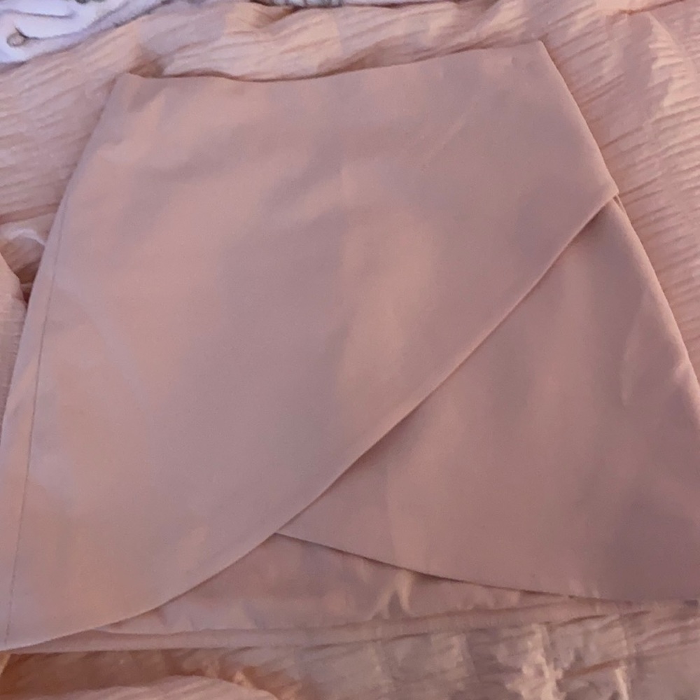 Alice and Olivia
Fidela Crossover Mini Skirt